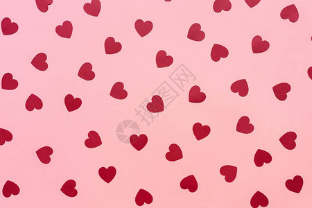 浪漫的红色和粉红色和绿色背景与红纸心爱约会和情人节概图片