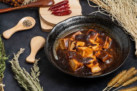 传统食品材料刺鼻的马波豆腐装饰着辣图片