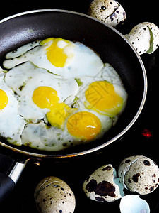 鹌鹑蛋炒鸡蛋鹌鹑蛋是用小煎锅的图片