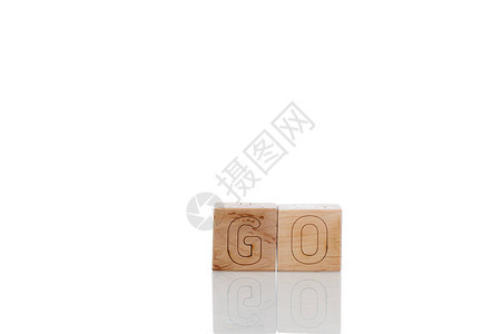 带字母的Wooden立方体会以图片