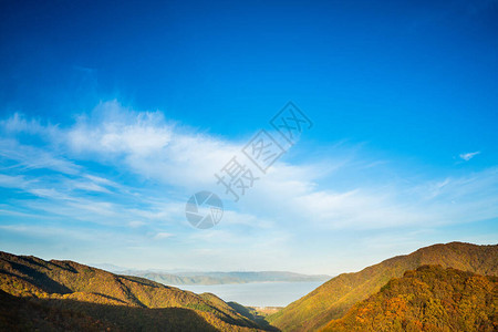 日本福岛秋天红叶和复制太空间日落山图片