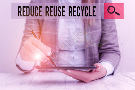显示减少重复使用回收的书写笔记对环境负责的消费者行为的商业理念手持机图片