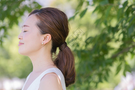 亚洲日语皮肤美丽的亚洲年轻女子周图片