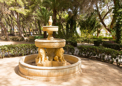 花园里的水景雕像ReinaSofiaParkGuardamardelSeguraCostaBlanca西图片