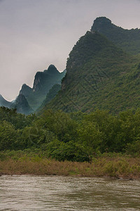 利河沿岸背景图片