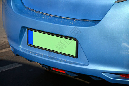 电动汽车的绿色车牌图片