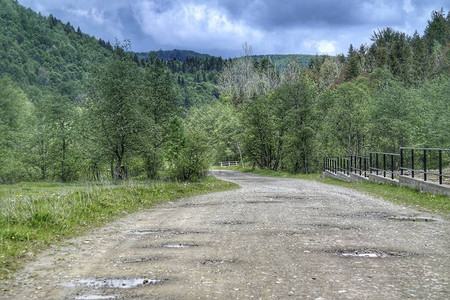 山中的道路森林中的道路山中的山路山中的村庄山中的森林图片