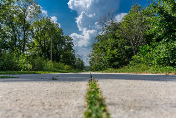 号公路的长的混凝土道路现在很多未使用图片