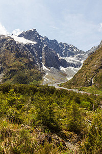 从TeAnau到Fiordland公园的公路附图片