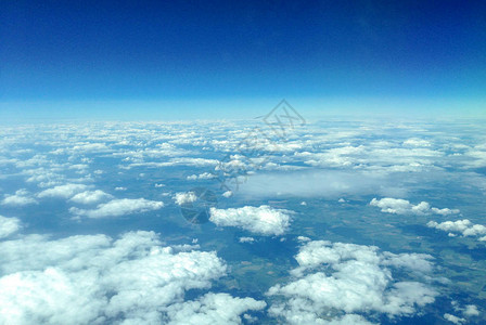 意大利里米尼附近飞背景图片