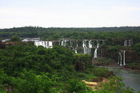 瀑布是上最大的淡水群之一图片