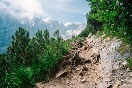 索拉皮斯山上的山道图片