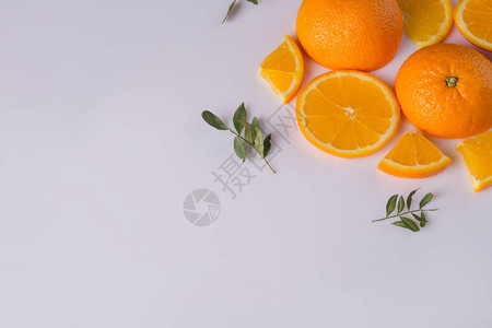 含白底叶的橙子水果汁柑橘水图片