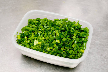 塑料食品容器中的葱末图片