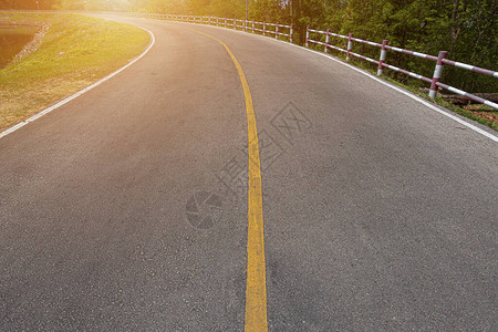 道路指示标农村道路有石灰板标记线背景