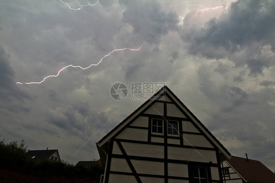 雷霆在天空中闪烁荷兰图片