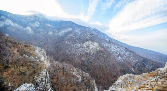 塞尔维亚东部Rtanj山的冬季风景图片