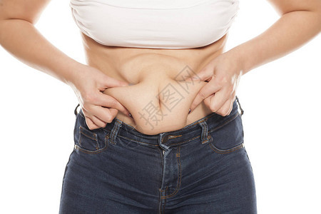 白种背景的年轻女子胃部脂肪沉积在一个年青图片