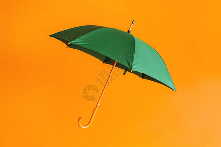 彩色背景上的时尚雨伞图片