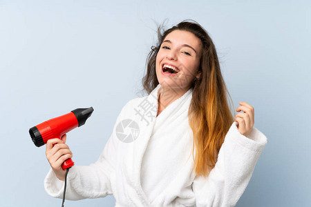 穿浴袍的年轻女人头图片