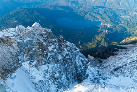 雪山风景背图片