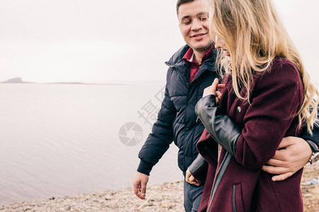 爱情夫妻中的一对夫妇在图片