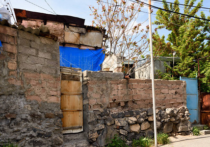 亚美尼亚埃里温市中心贫困住图片