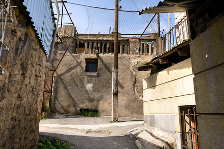 亚美尼亚埃里温市中心贫困住图片