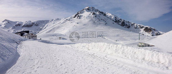 皮埃蒙特PratoNevoso附近的雪地阿尔图片