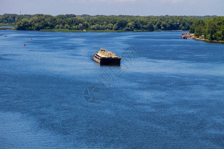 在乌克兰Dnieper河漂浮图片