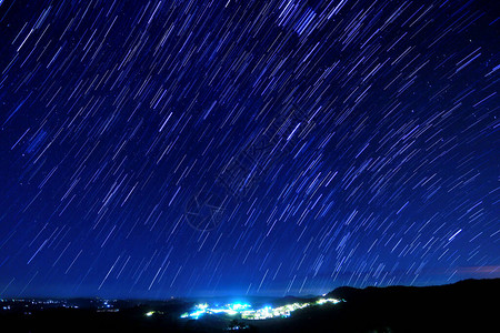 夜间美丽的星轨图像图片