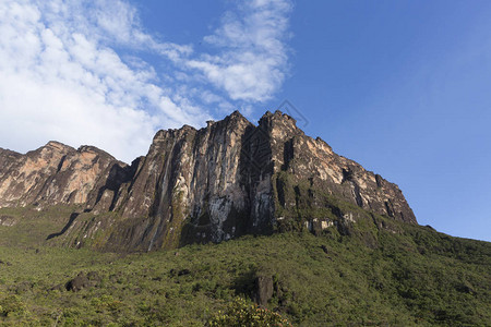 Canaima公园罗赖马山附近的Kukenan背景图片