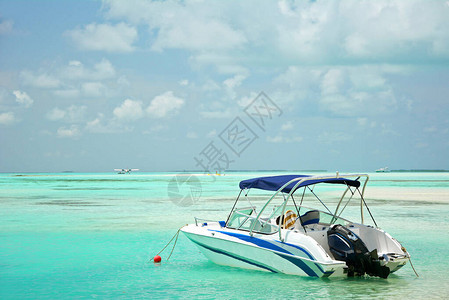 马尔代夫天堂中活动节假日的渔船图片