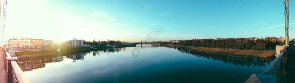 俄罗斯特维尔诺沃尔日斯基大桥伏尔加河180度全景图片