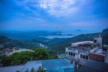 Jiufen与基隆港和海的全景空中观察背景