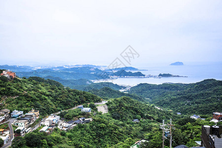 Jiufen与基隆港和海的全景空中观察背景