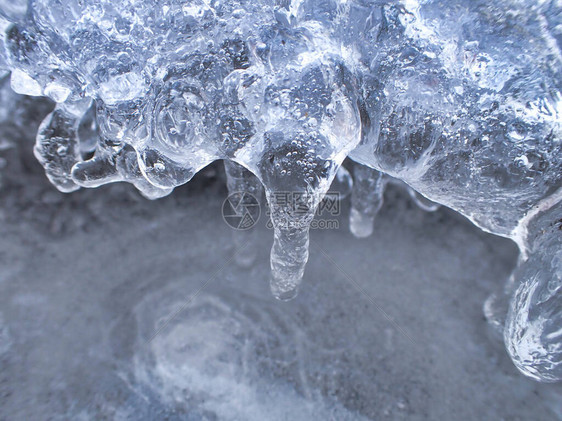 冬天的冰和泡图片