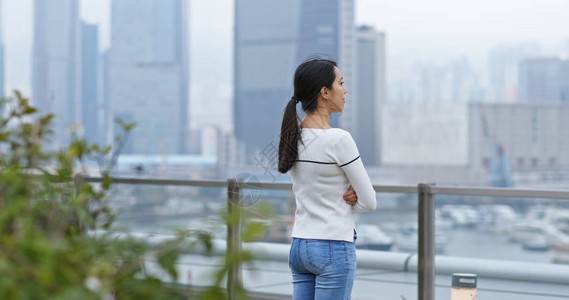 女人看香港的图片