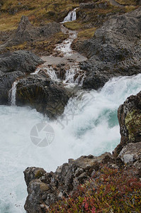 冰岛美丽清澈的溪流图片