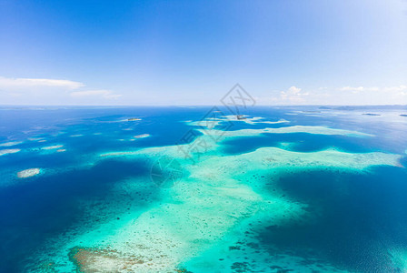 加勒比海绿松石水白色沙滩图片