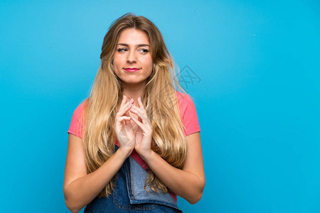 年轻的金发女人图片