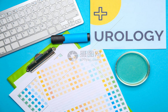 带有UROLOGYPetri盘和关于颜色背景的图片