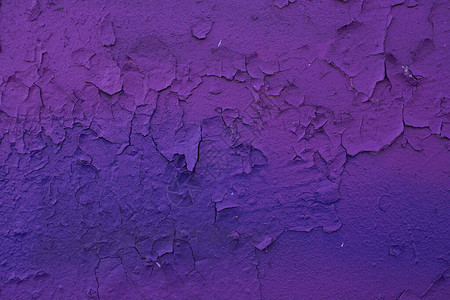旧漆墙的纹理上布满裂缝和粗糙近身旧涂料与裂缝的存货照片紫图片