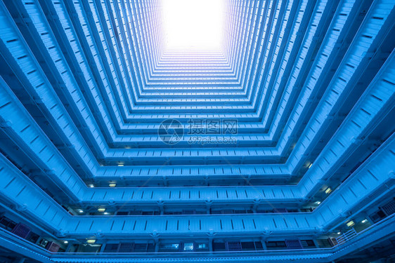 香港豪宅大楼的低角度视图图片