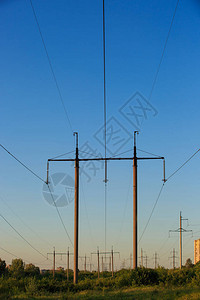高压输电线的混凝土塔图片