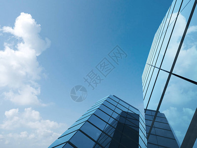 蓝天背景下的高层玻璃办公楼和暗钢窗系统观图片