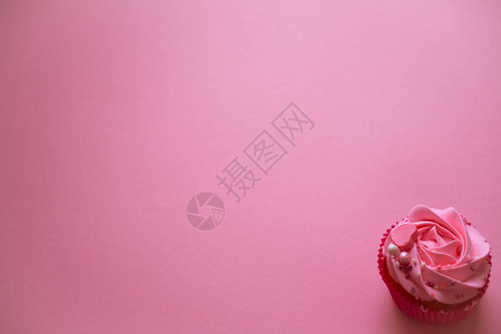 生日或婚礼甜点加奶油粉红糕背景图片