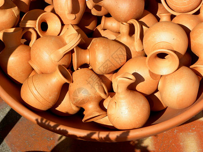 小陶瓷壶的集合红土小壶图片