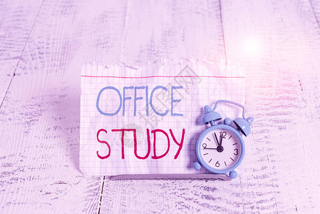 显示办公室研究的书写笔记进行演示工作的任何地点或场图片