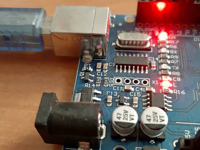 操纵杆开放式电路板连接Arduino螺丝图片